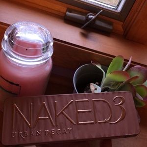 Urban Decay Naked 3 eyeshadow palette